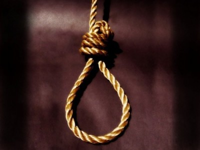 Afghan villagers hang four Taliban