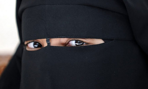 Face veils and males