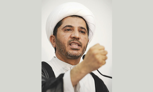 Bahraini police question top opposition members