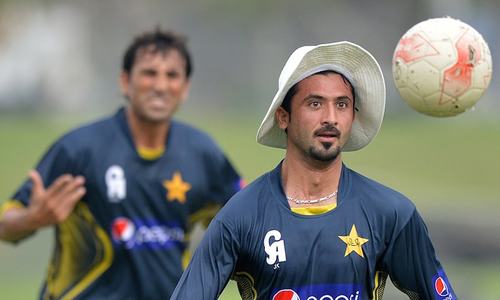 Junaid Khan pulls hamstring