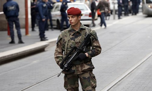 Three French soldiers attacked outside Jewish centre