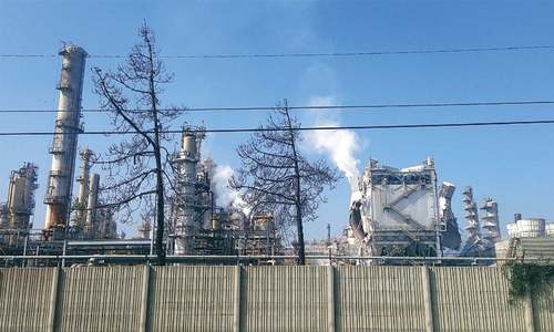 Explosion, fire rip through US petrol processing unit; four injured Explosion, fire rip through US petrol processing unit; four injured