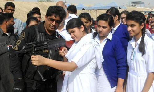 How to defuse a bomb, and other security training for Pakistani students