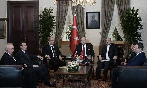 Kurdish leader urges followers to lay down arms