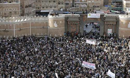 Yemen crisis: Houthi troops seize presidential palace in Aden