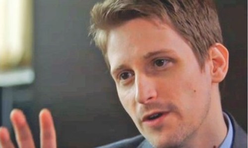 NSA has a gun aimed at every US citizen, says Snowden NSA has a gun aimed at every US citizen, says Snowden