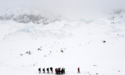Survivors' tales from Everest avalanche horror