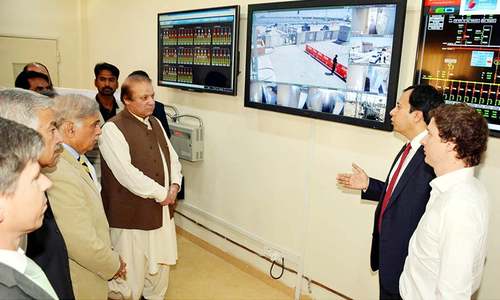 PM Nawaz inaugurates country's first solar park PM Nawaz inaugurates country's first solar park