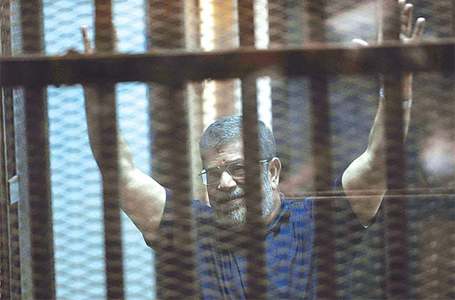 Morsi, 100 others sentenced to death