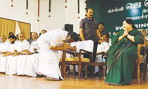 Jayalalithaa becomes Tamil Nadu chief minister for fifth time