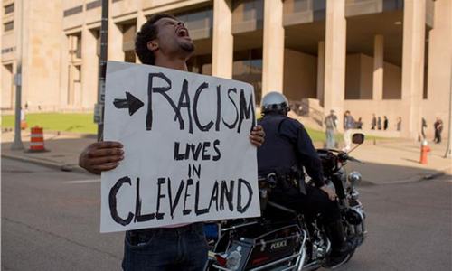 Protests in US city after white policeman acquitted of killing black man and woman
