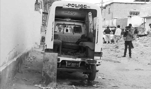 Gunmen kill three cops in Karachi
