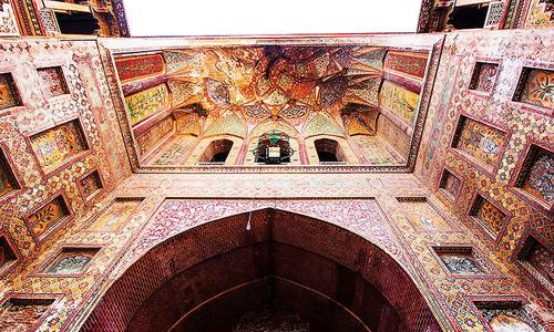 A walk through the Delhi Gate