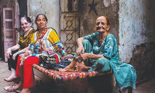 In the heart of Karachi, women rule the streets at night