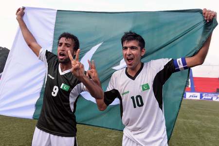 Pakistan captain Kaleemullah inks deal with US football club