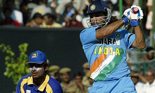 Video: Dhoni blasts his way onto the world stage