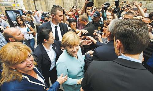 Merkel in Bosnia to back economic reform