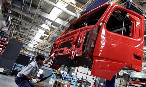Truck sales outperform buses Truck sales outperform buses
