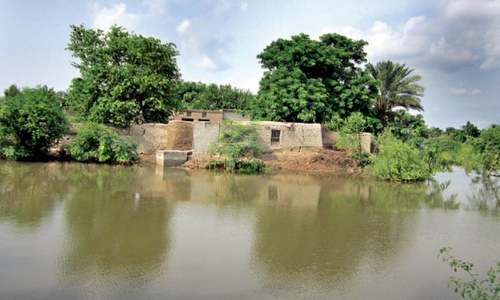 Indus inundates 150 villages  of Layyah