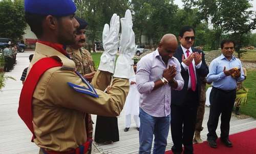 Visit to APS leaves Sri Lanka legend Jayasuriya emotional