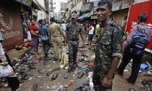 Stampede at Indian temple leaves 10 dead
