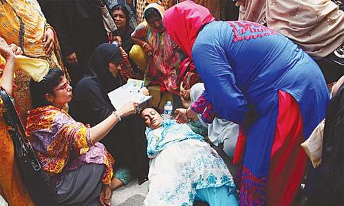 Lady health workers end protest after govt assurance Lady health workers end protest after govt assurance