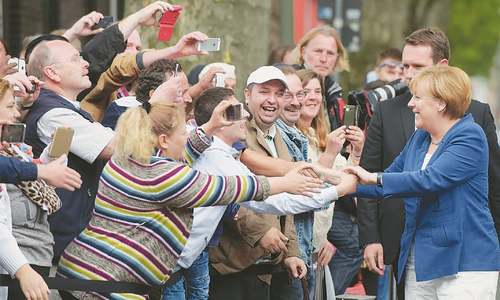 Anti-migrant protesters attack refugee camp in Germany