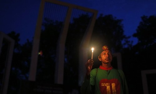 Bangladesh arrests militant chief over blogger murders