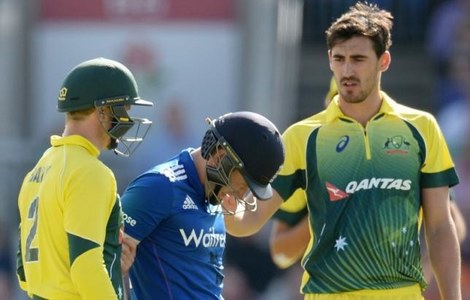 Eoin Morgan treated for concussion after blow from Starc bouncer Eoin Morgan treated for concussion after blow from Starc bouncer