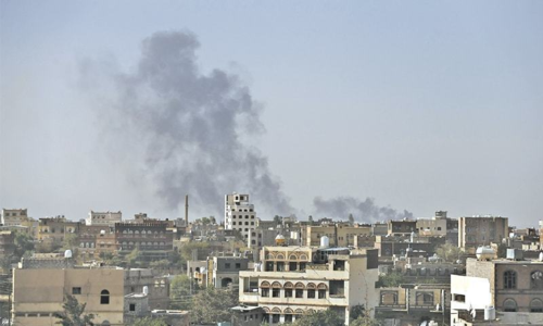 Saudi-led warplanes pound Yemen's interior ministry in Sanaa