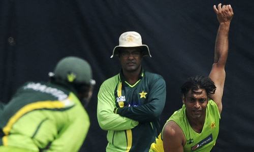 Shoaib asks Younis to retire, eyes team in PSL