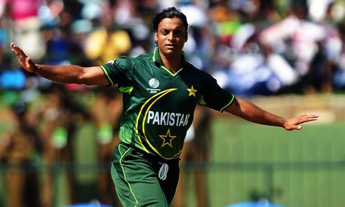 Shoaib Akhtar eager to become Amir's godfather