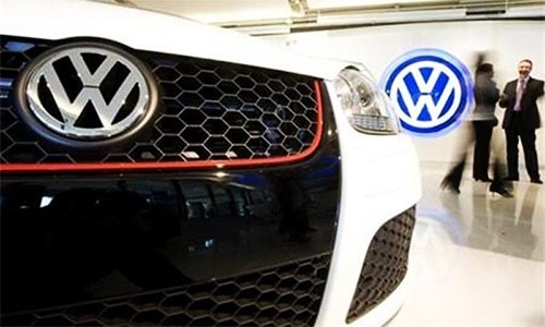 Volkswagen admits 11m cars have pollution cheating device