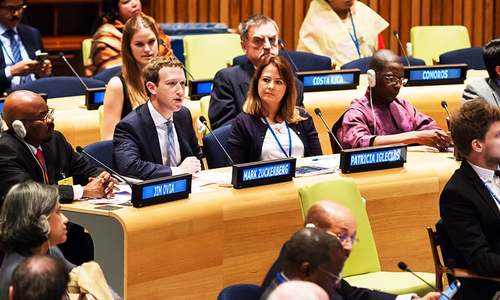 Zuckerberg pledges internet in refugee camps