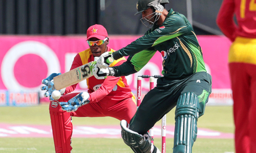 Imad Wasim puts Zimbabwe in a spin as Pakistan claim first T20