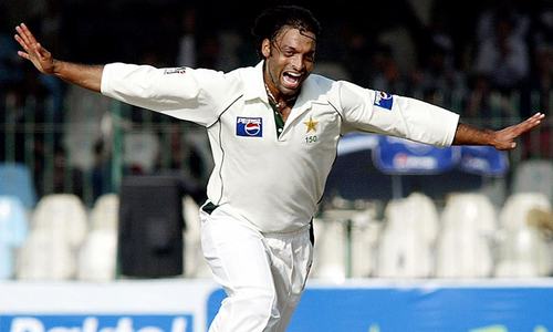 Cricket Classics: Shoaib Akhtar inflicts slow death on England