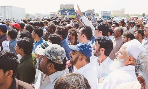 Protesters call for building expressway instead of motorway