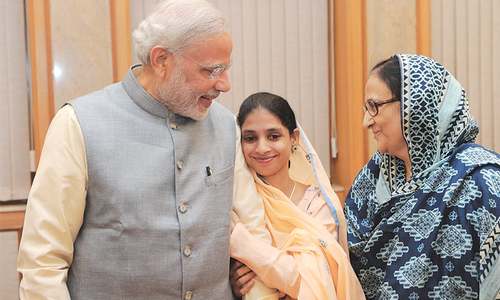 Geeta returns home, but fails to find family