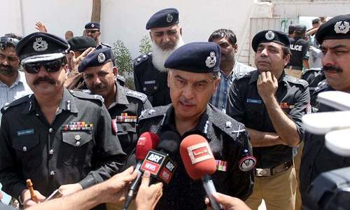 Two policemen shot dead during snap checking in Karachi