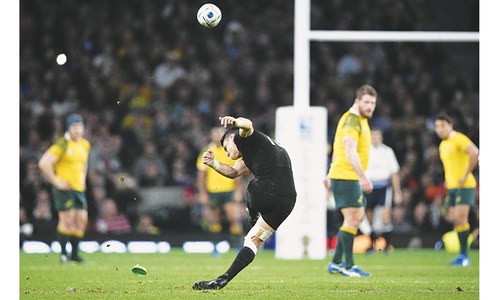 All Blacks overwhelm Australia to retain Rugby World Cup