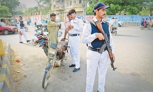 Karachi traffic police may jail drivers without licence from today