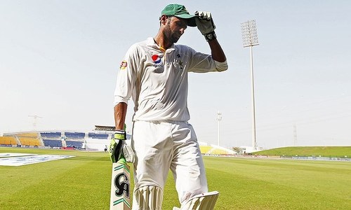 Shoaib Malik retires from Tests citing 'family reasons' Shoaib Malik retires from Tests citing 'family reasons'