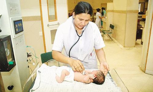Precarious child delivery at Lahore's Lady Willingdon