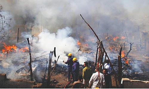 Over 100 huts destroyed in Karachi fire