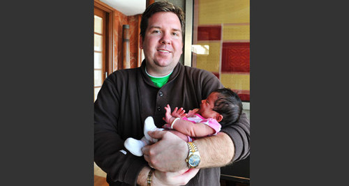 Gay couples find surrogate mothers in India