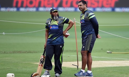 Waqar lauds England pacemen&rsquo;s reverse swing