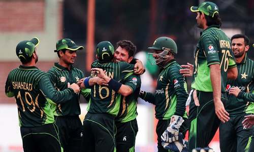 Pakistan, England tune up with easy warm-up wins