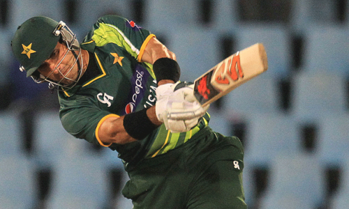 Misbah signs up for BPL in bid to prolong career