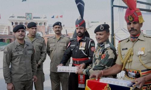 Rangers offer Diwali sweets to Indian BSF
