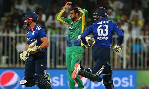 3rd ODI: England easily overcome sloppy Pakistan to go 2-1 up